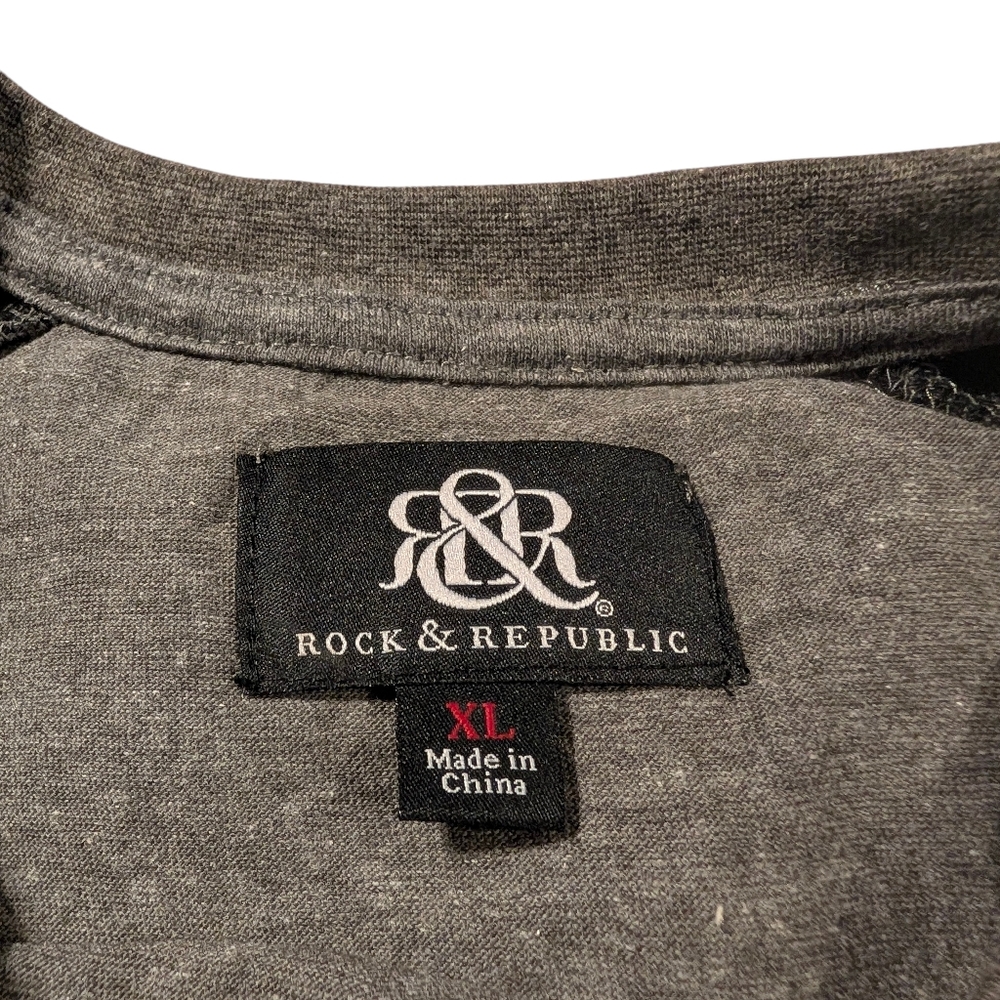 Rock & Republic Black and Gray Whiskey Graphic Long Sleeve Tee Size XL - Picture 2 of 8